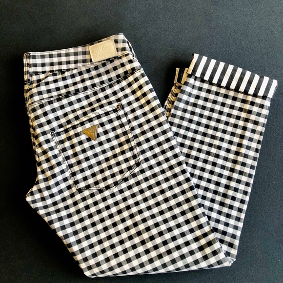 GUESS - Picture 1 of 9